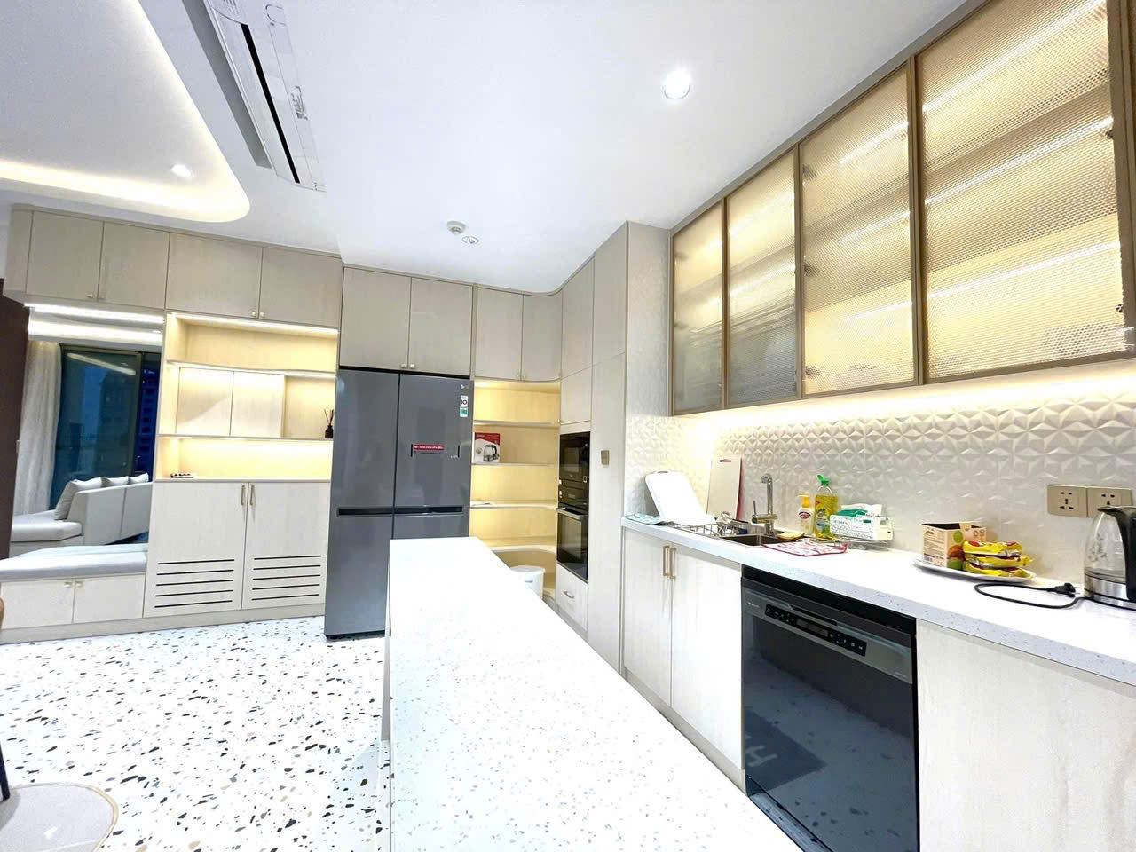 Ascentia penthouse for rent in Phu My Hung, District 7 has 4 bedrooms on the high floor with a beautiful view of new furniture 1