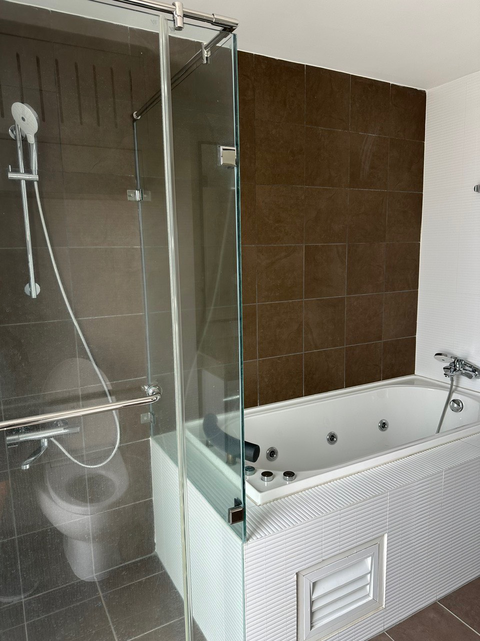 Garden Court penthouse for rent in Phu My Hung, District 7 with 4 bedrooms with river view 6