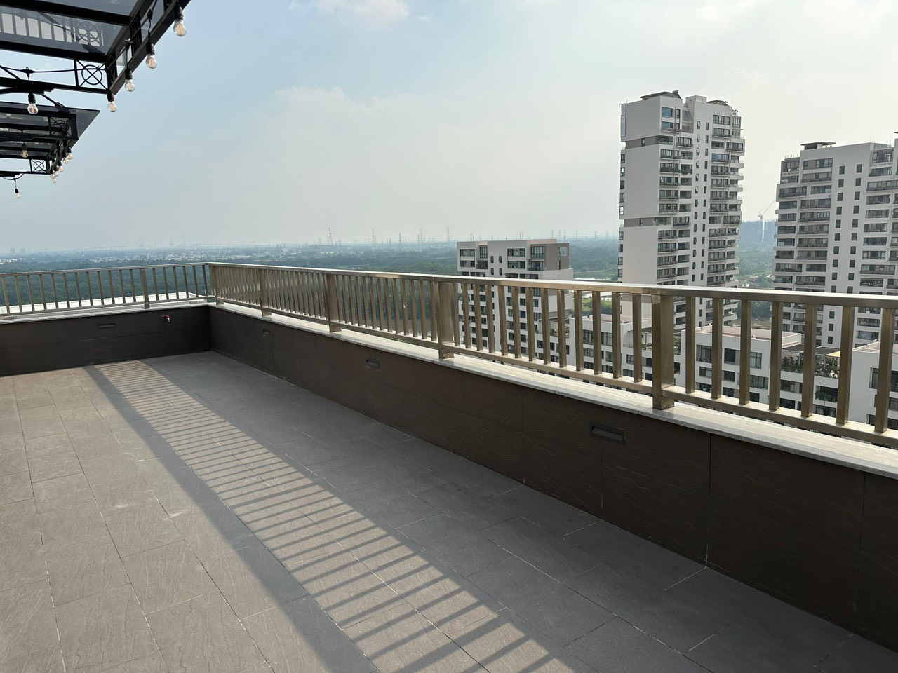 Garden Court penthouse for rent in Phu My Hung, District 7 with 4 bedrooms with river view 2
