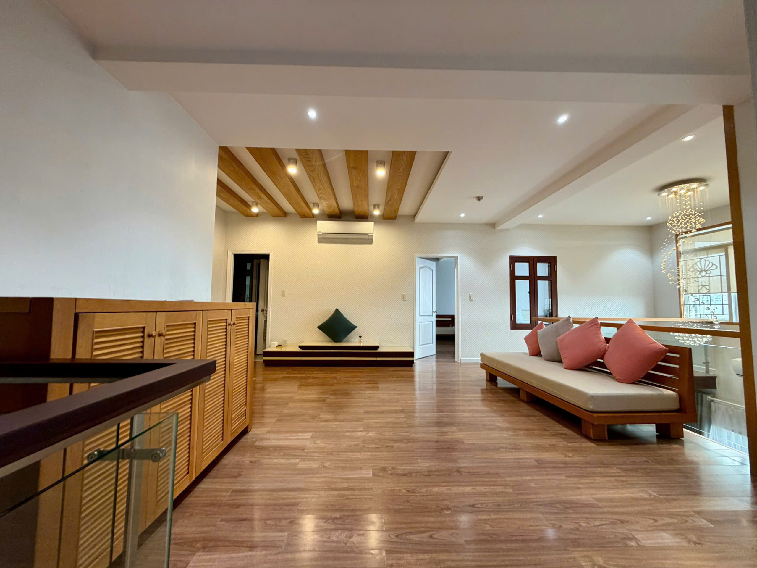 Penthouse for rent Riverside Residence Phu My Hung designed 4 bedrooms with fully furnished view of the villa on the 12th floor – 227m2 2