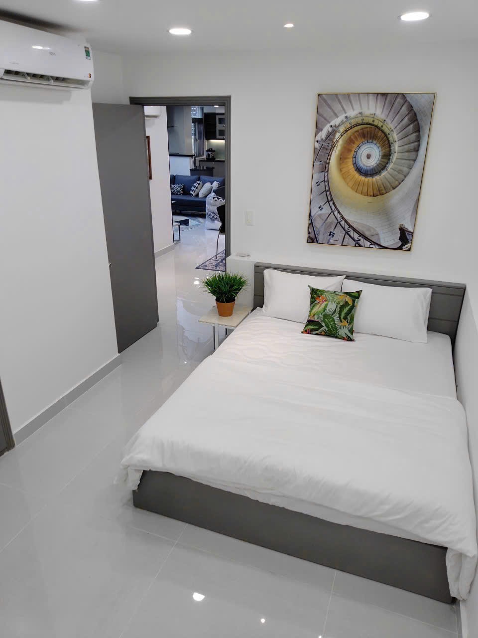 Penthouse Sky Garden Phu My Hung for sale or rent, District 7 with 5 bedrooms, BBQ court 7