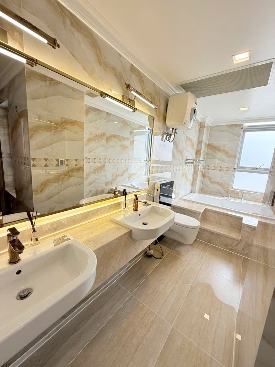 Star Hill penthouse for rent in Phu My Hung, District 7 has 4 bedrooms with high-class furniture, airy terrace 1