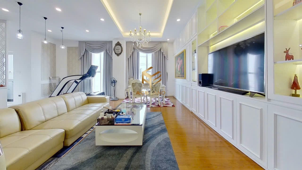 Penthouse service for rent in Sunrise City District 7 has 2 bedrooms, corner apartment with beautiful airy view 7