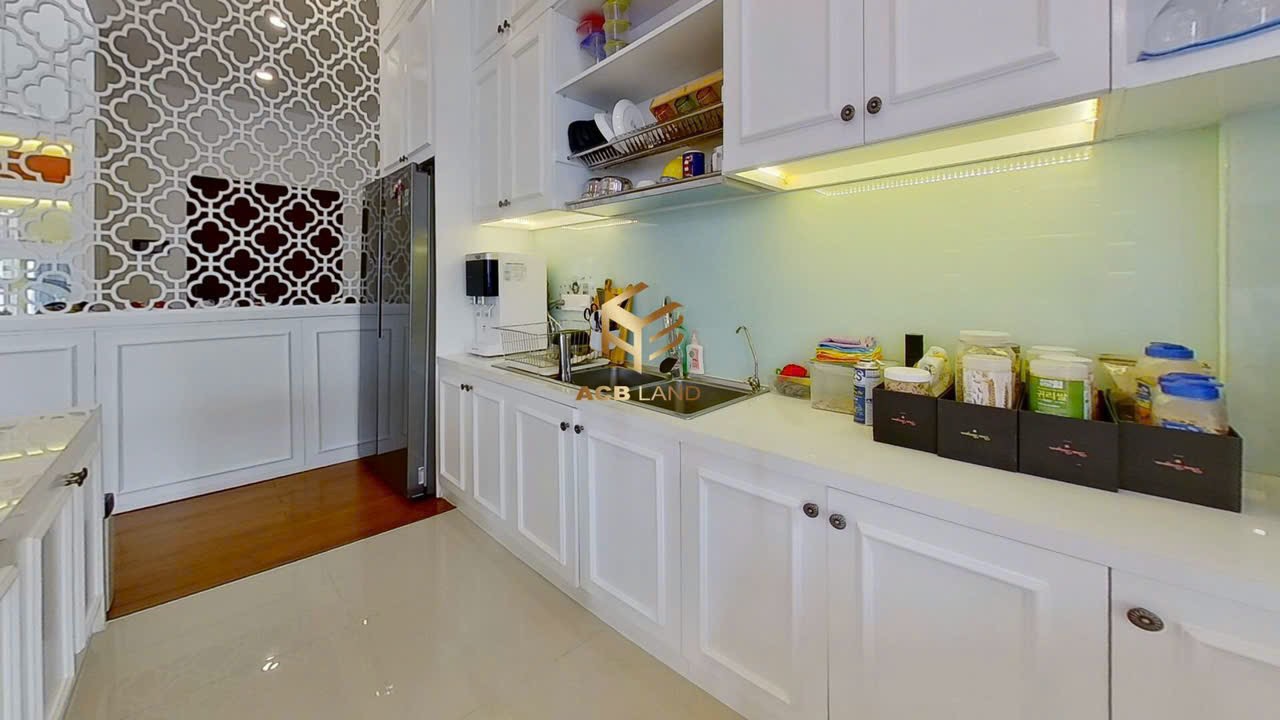 Penthouse service for rent in Sunrise City District 7 has 2 bedrooms, corner apartment with beautiful airy view 6