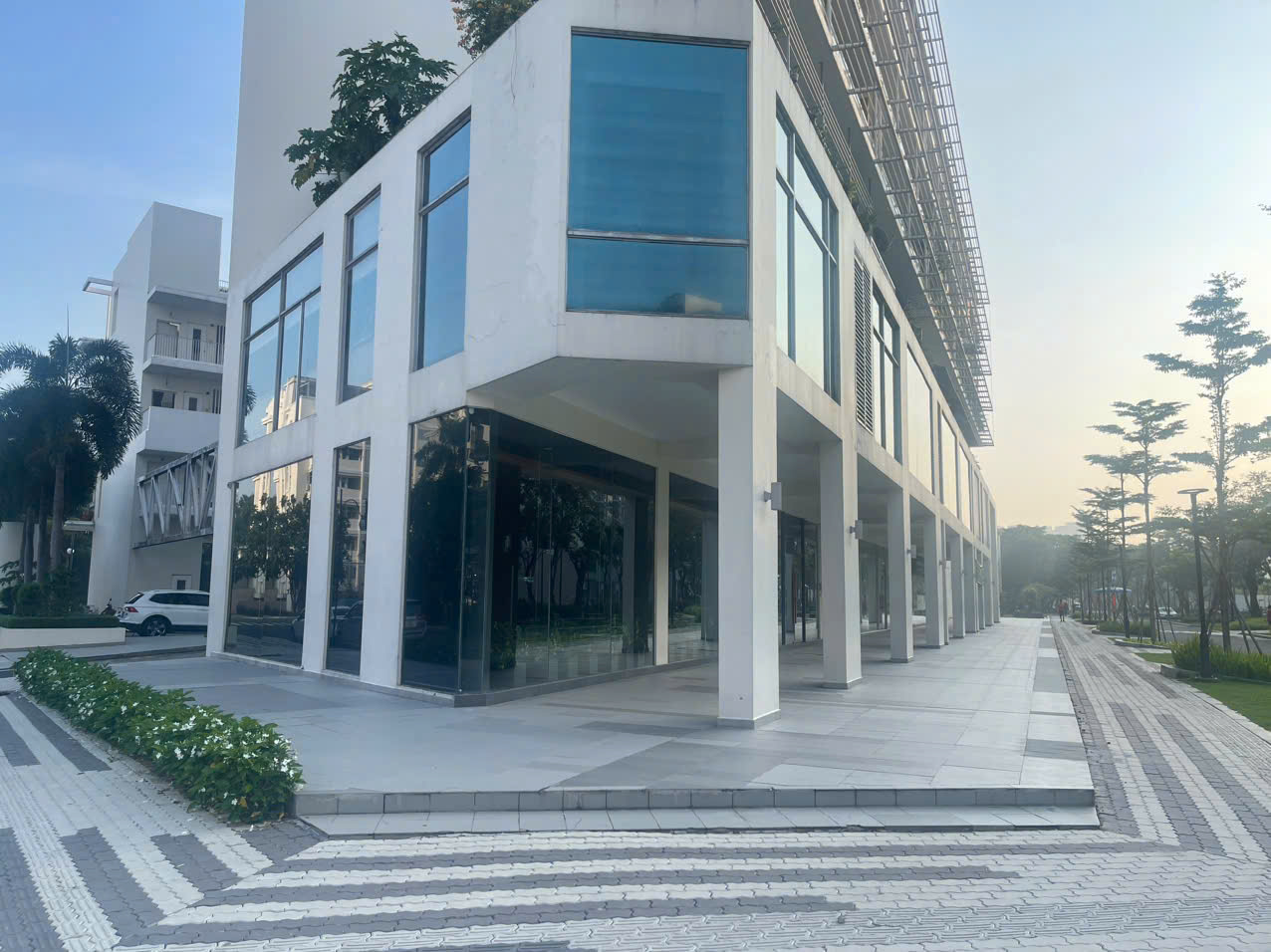 Garden Plaza shophouse for rent, Phu My Hung, District 7 corner apartment in a super beautiful location with 1 floor 10