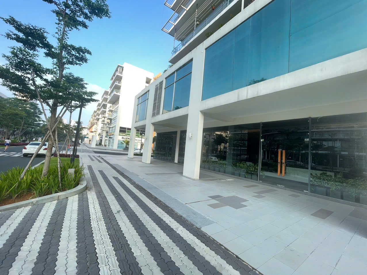 Garden Plaza shophouse for rent, Phu My Hung, District 7 corner apartment in a super beautiful location with 1 floor 6