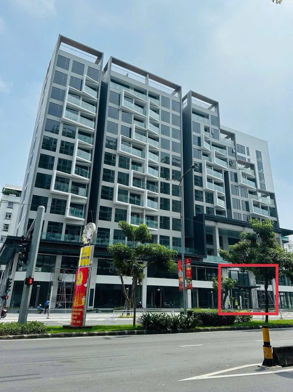 Bán hoặc cho thuê shophouse The Aurora Phú Mỹ Hưng Quận 7 có 1 lầu mặt tiền Nguyễn Lương Bằng -117m2