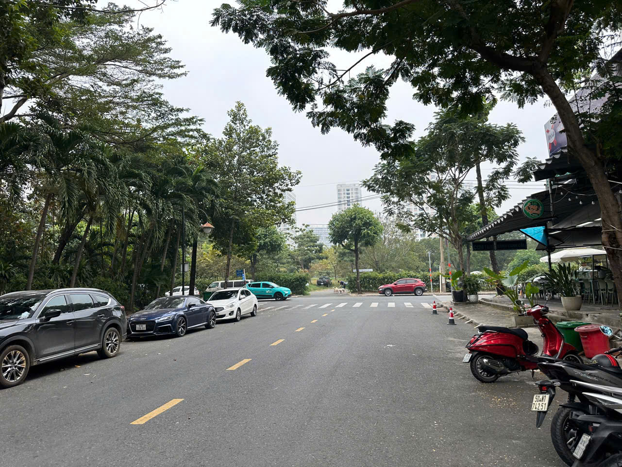 Shophouse for rent in Hung Vuong 2 Phu My Hung, District 7 with a large corner apartment with a floor 1