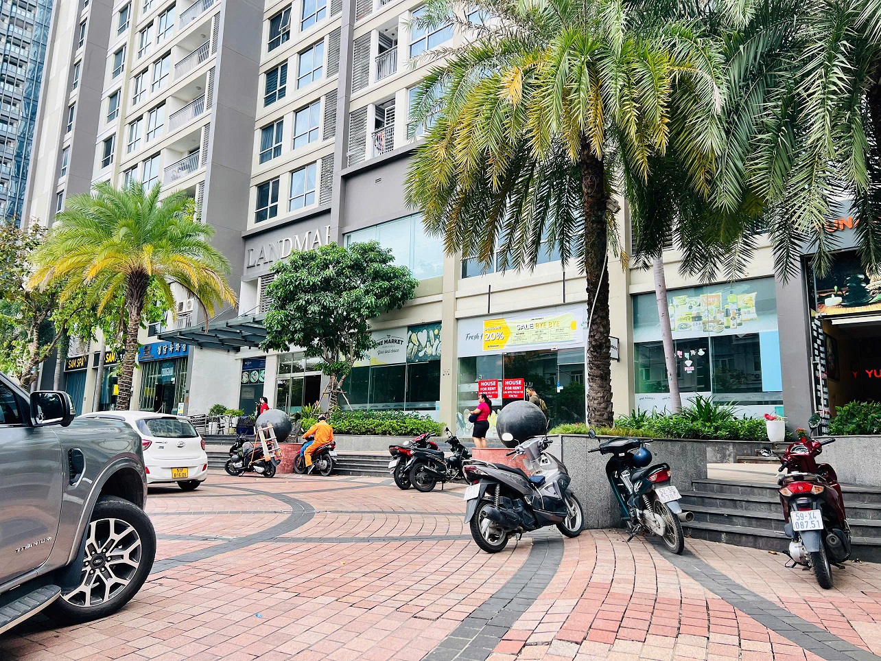 Cho thuê shophouse Landmark 6 Vinhomes Central Park, Quận Bình Thạnh xây 1 lầu – 212m2 2