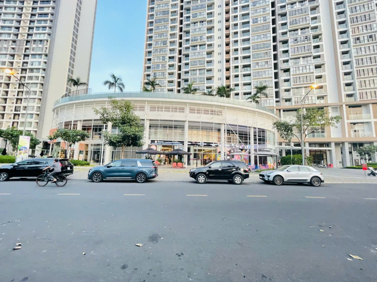 Shophouse for sale Midtown Phu My Hung, District 7 with a beautiful location with a river view next to Starbuck 2