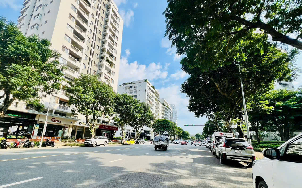 Cho thuê shophouse Mỹ Khánh 1 Phú Mỹ Hưng, Quận 7 mặt tiền Nguyễn Đức Cảnh có lửng – 70m2 2