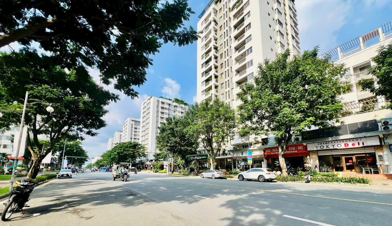 Cho thuê shophouse Mỹ Khánh 1 Phú Mỹ Hưng, Quận 7 mặt tiền Nguyễn Đức Cảnh có lửng – 70m2 1