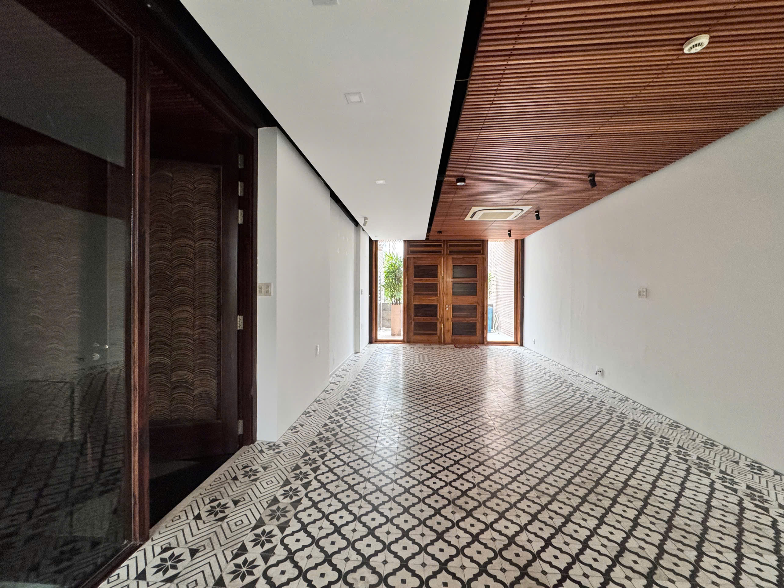 Selling or renting Panorama shophouse Phu My Hung, District 7 building ground floor + 1 floor, P street – 141m2 2