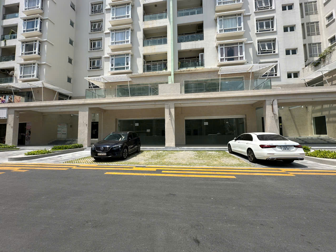 Shophouse for rent Riverside Residence Phu My Hung, District 7 including 2 block E apartments with a large area of 450m2 2