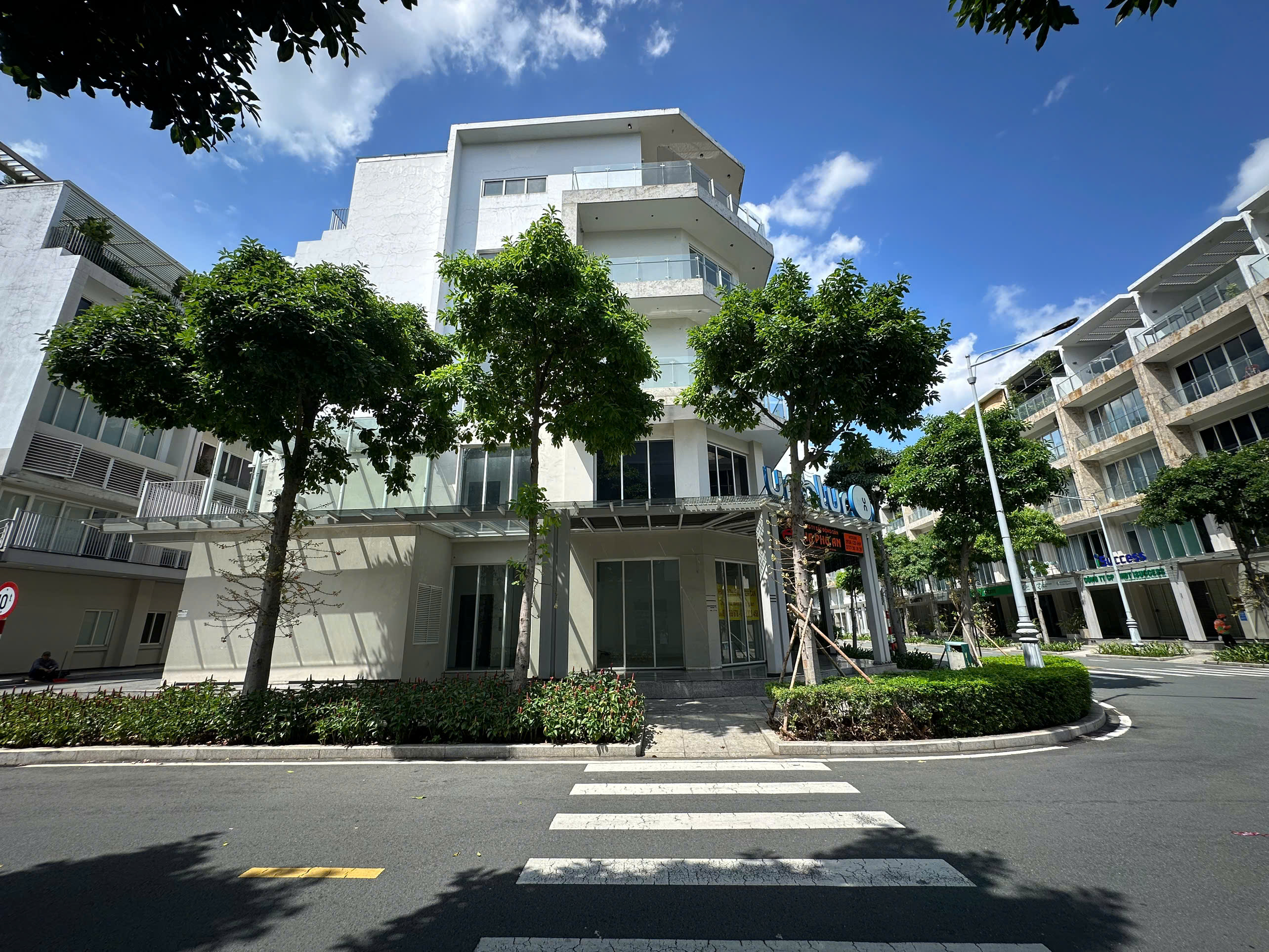 Sala shophouse for rent in Thu Duc City, corner apartment 2 fronts of B4 street, built 6 floors with basement – 172m2 6