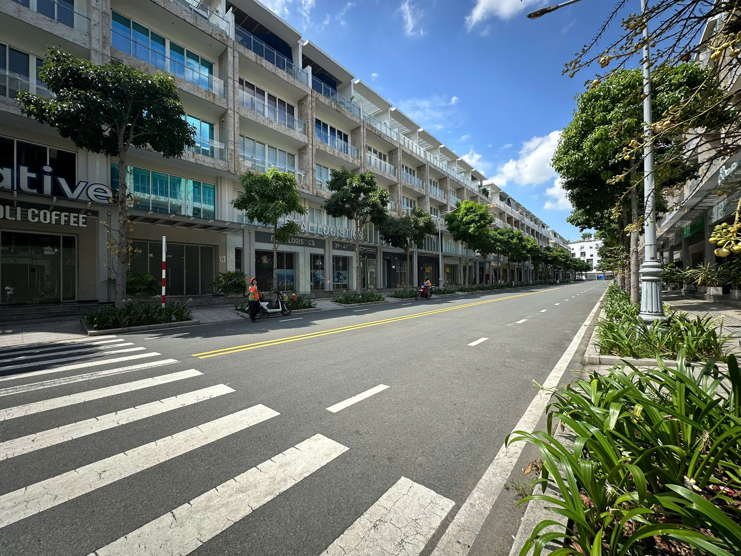 Sala shophouse for rent in Thu Duc City, corner apartment 2 fronts of B4 street, built 6 floors with basement – 172m2 1