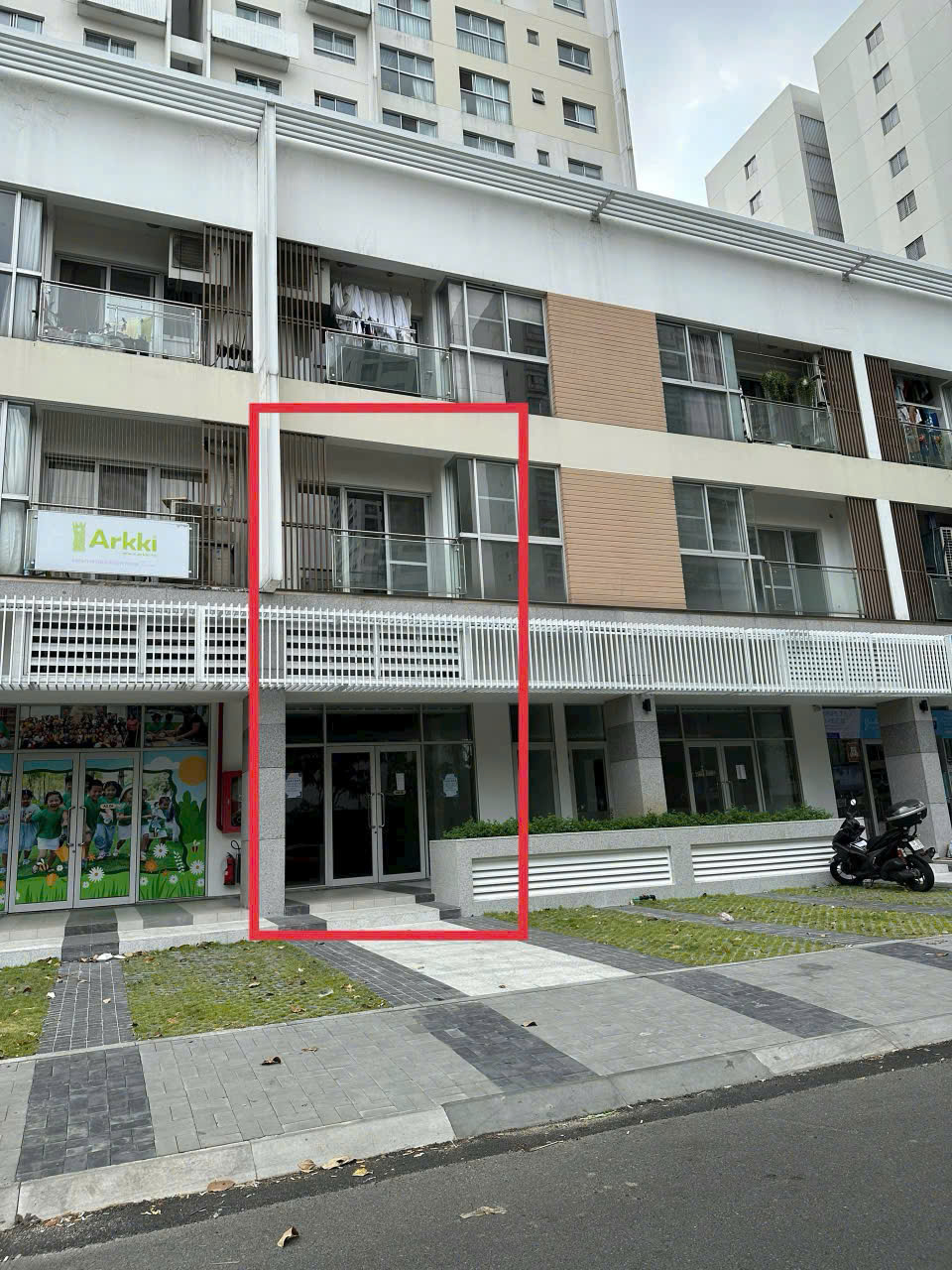 Shophouse for sale Scenic Valley 2 Phu My Hung, District 7 built 2 floors for rent on the ground floor 60 million/month – 200m2 4