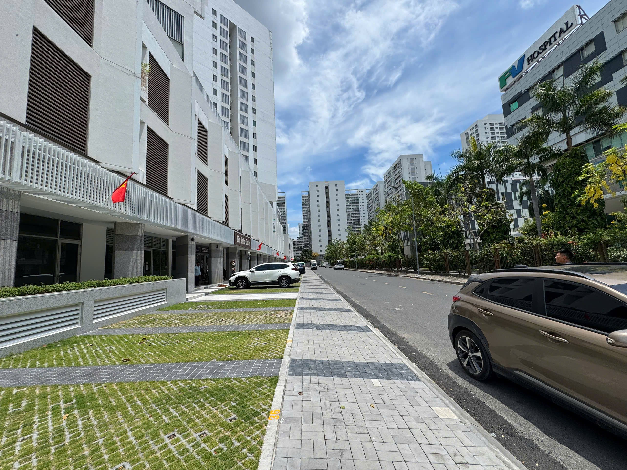 Shophouse for rent Scenic Valley 2 Phu My Hung, District 7, corner apartment, rough house with 1 floor – 210m2 7