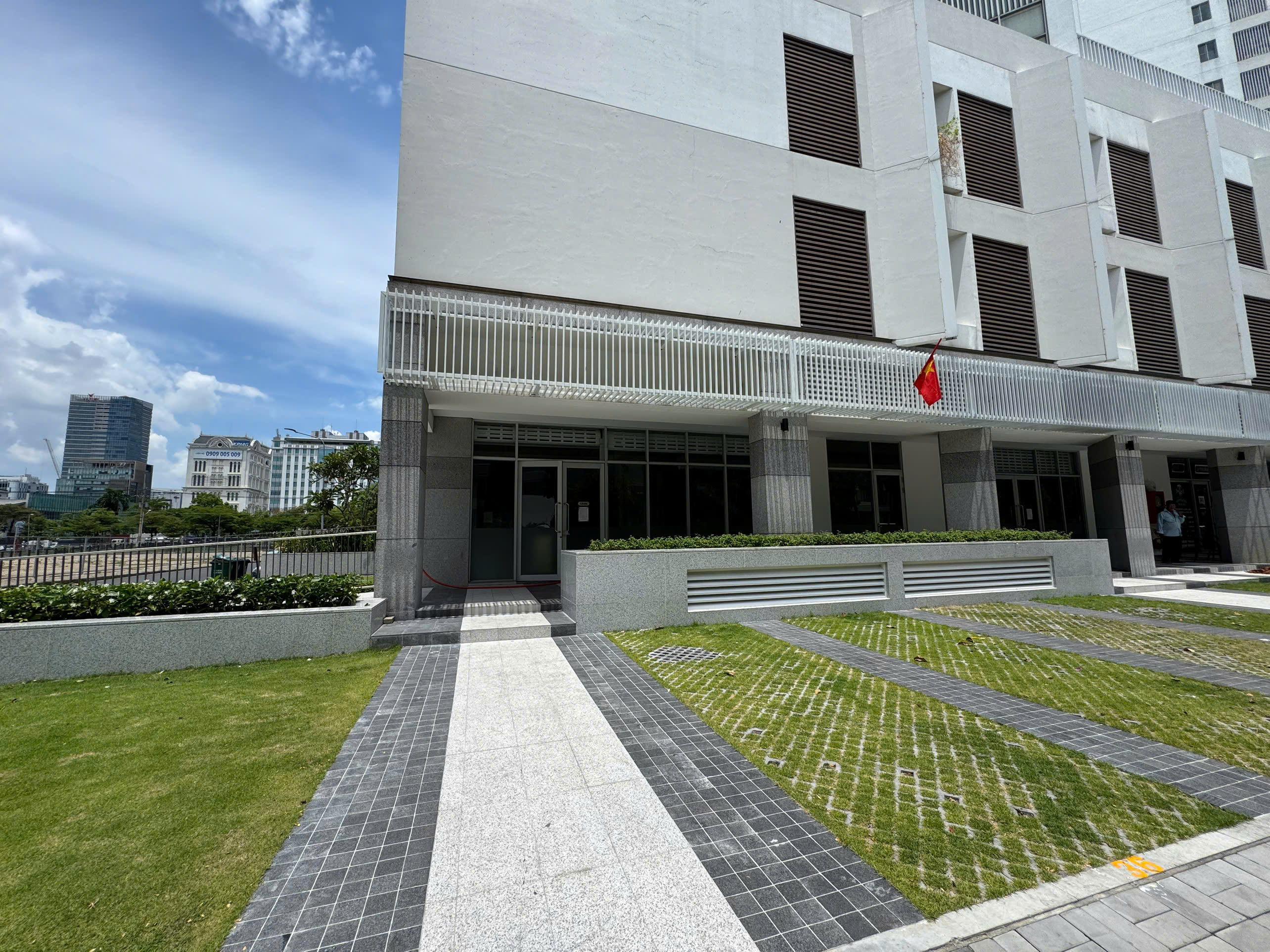 Shophouse for rent Scenic Valley 2 Phu My Hung, District 7, corner apartment, rough house with 1 floor – 210m2 2