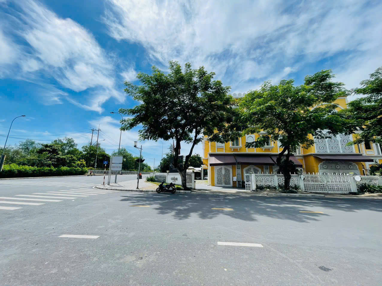 Shophouse for rent at The Horizon Phu My Hung, District 7, corner apartment with 2 floors, beautiful location, rough house – 239.59m2 2