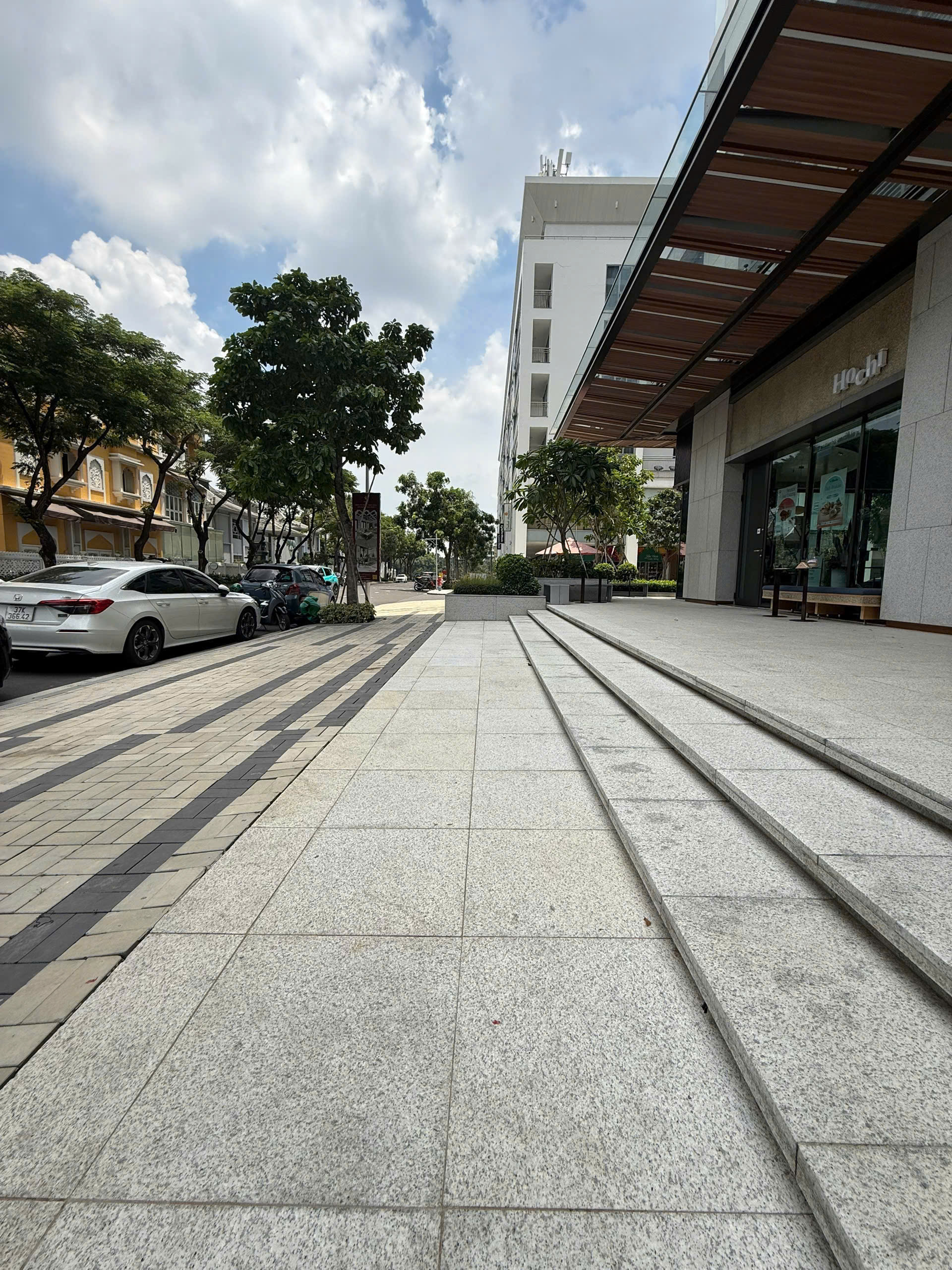 Shophouse for rent at The Horizon Phu My Hung, District 7, corner apartment with 2 floors, beautiful location, rough house – 239.59m2 1