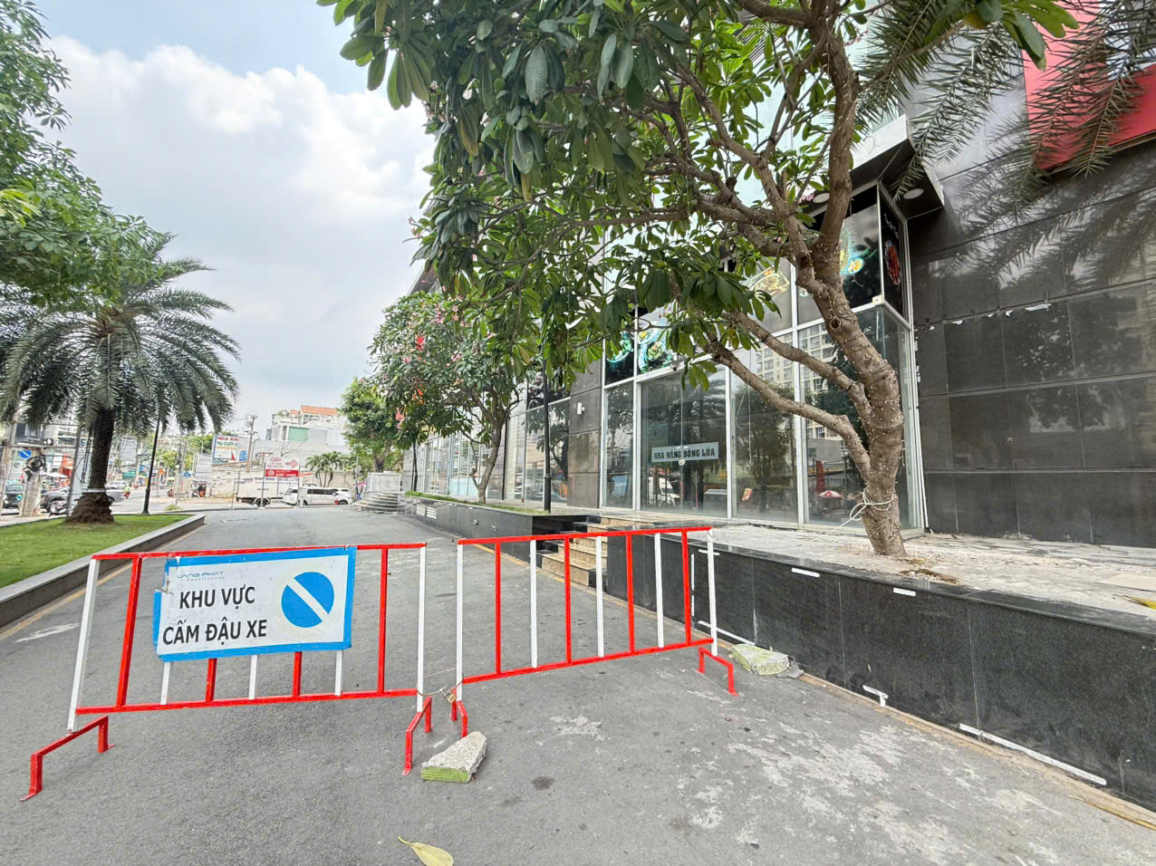 Shophouse for rent in Comos 99 Nguyen Thi Thap building, Tan My Ward, GO supermarket – 773m2 5