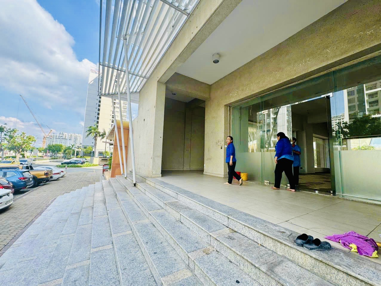 Shophouse for rent Riverside Residence Phu My Hung, District 7 has a large shop with 2 open sides 1