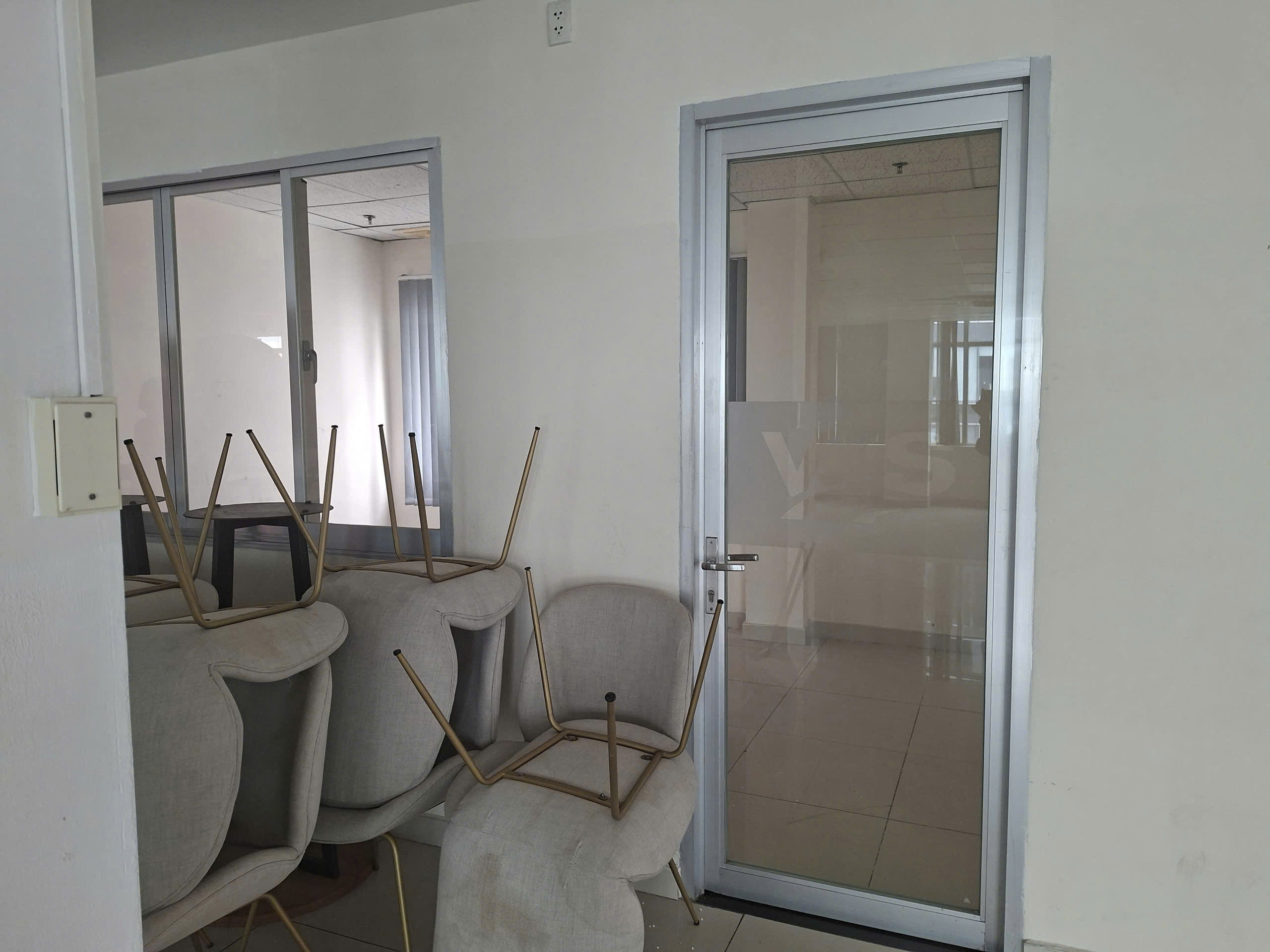 Cho thuê tòa nhà số 27 Nguyễn Khắc Viện Phú Mỹ Hưng, Quận 7 tầng 3 và tầng 6, trống suốt – 325m2 4