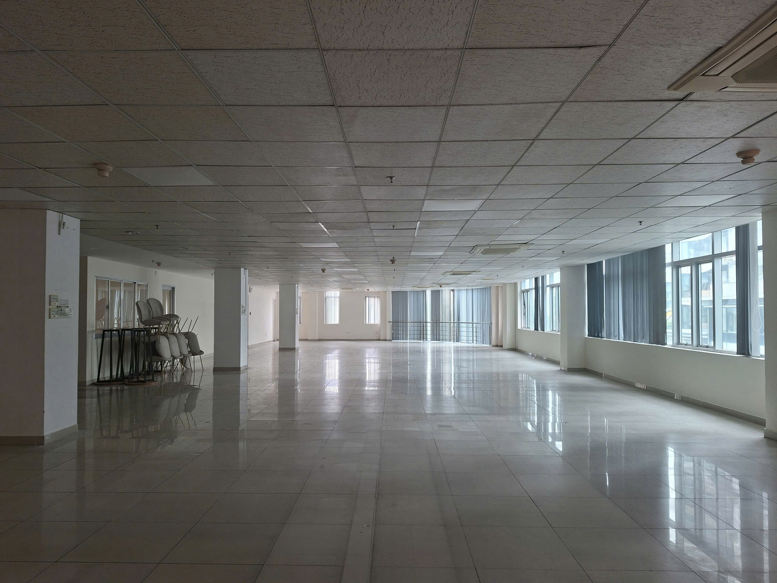 Cho thuê tòa nhà số 27 Nguyễn Khắc Viện Phú Mỹ Hưng, Quận 7 tầng 3 và tầng 6, trống suốt – 325m2 3