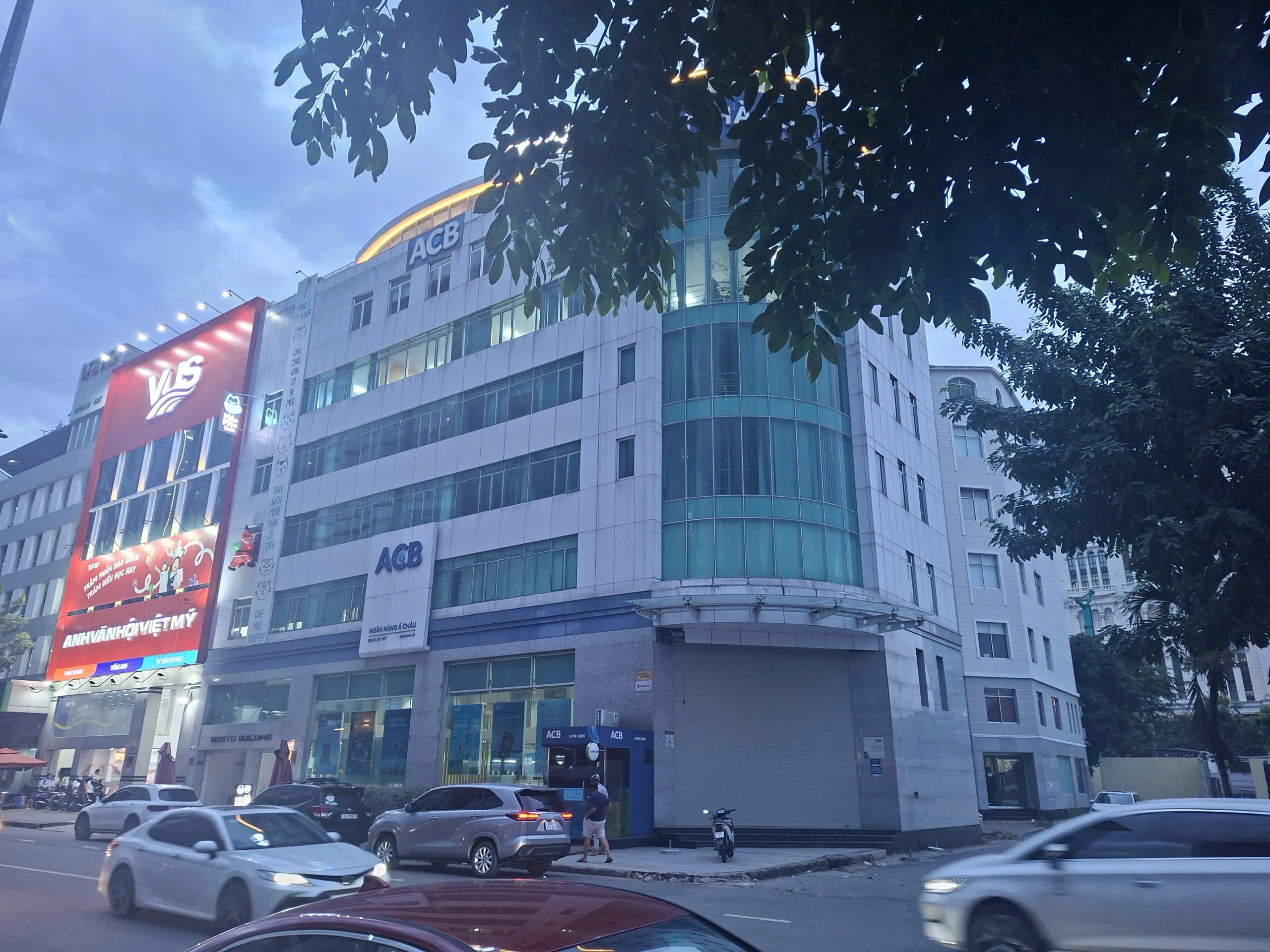 Cho thuê tòa nhà số 27 Nguyễn Khắc Viện Phú Mỹ Hưng, Quận 7 tầng 3 và tầng 6, trống suốt – 325m2