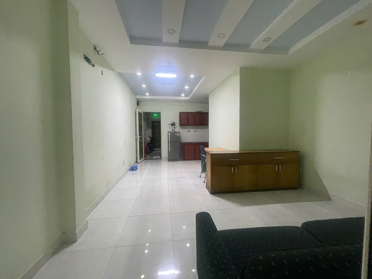 Ung Van Khiem serviced apartment building for sale, Binh Thanh built 7 floors with 16 rooms, 50m – 94m2 from D5 street 3