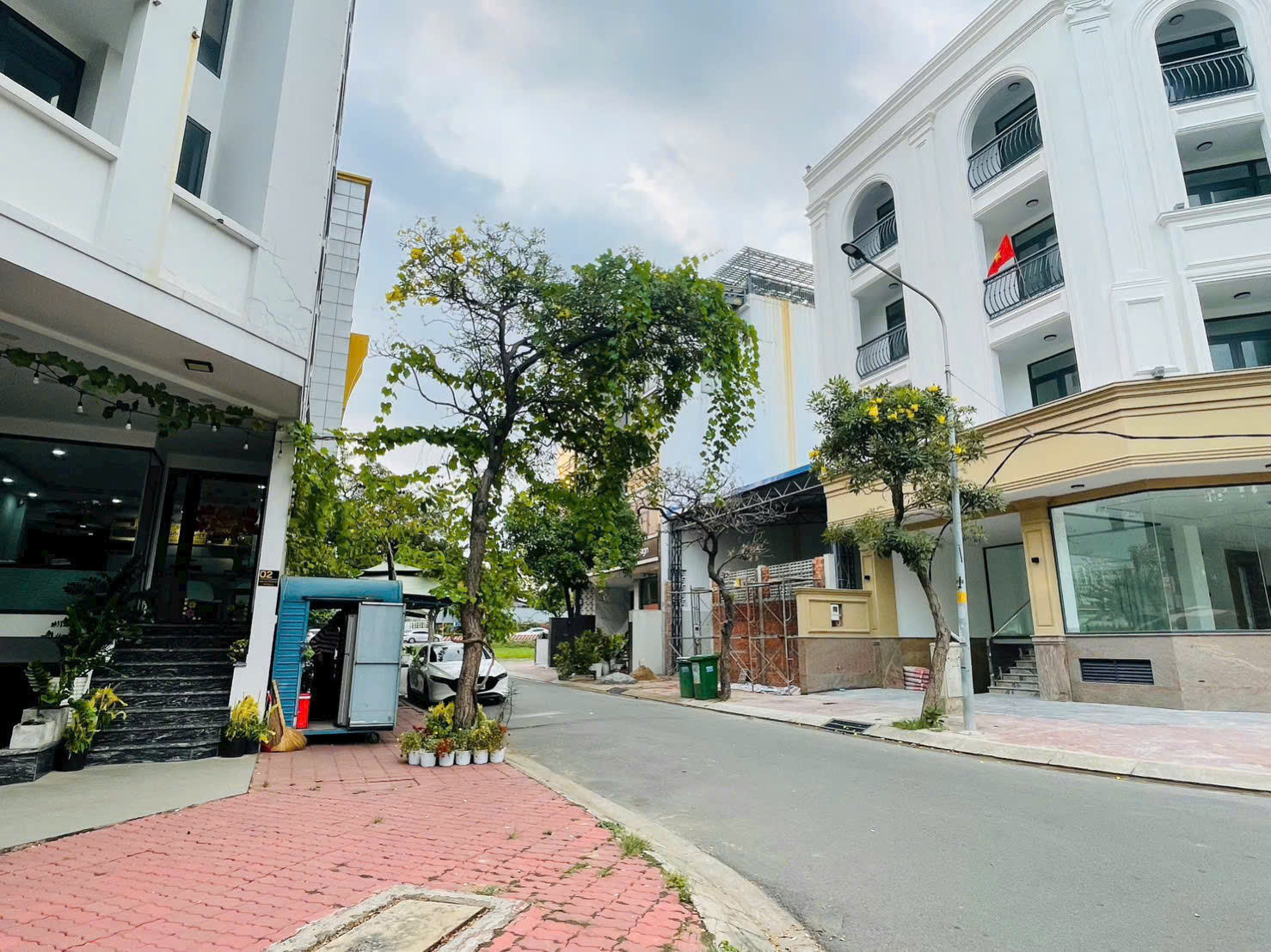 Corner building for rent with 2 facades of Kim Son Residential Area, Tan Phong Ward, District 7 with 6 floors with elevator – 250m2 1