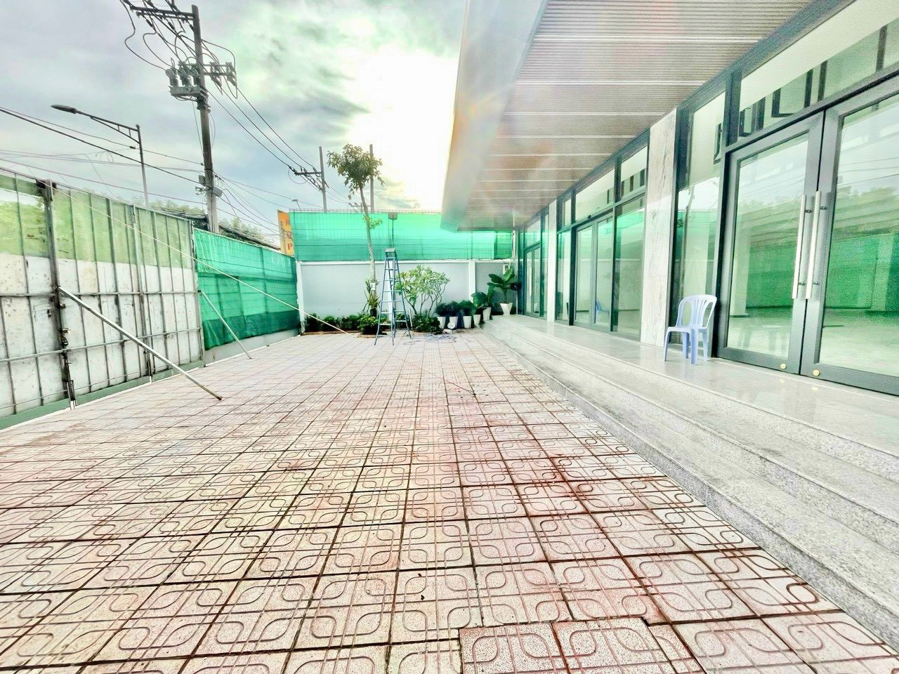 Nguyen Thi Thap building for rent in District 7 with car parking, wide curb 1