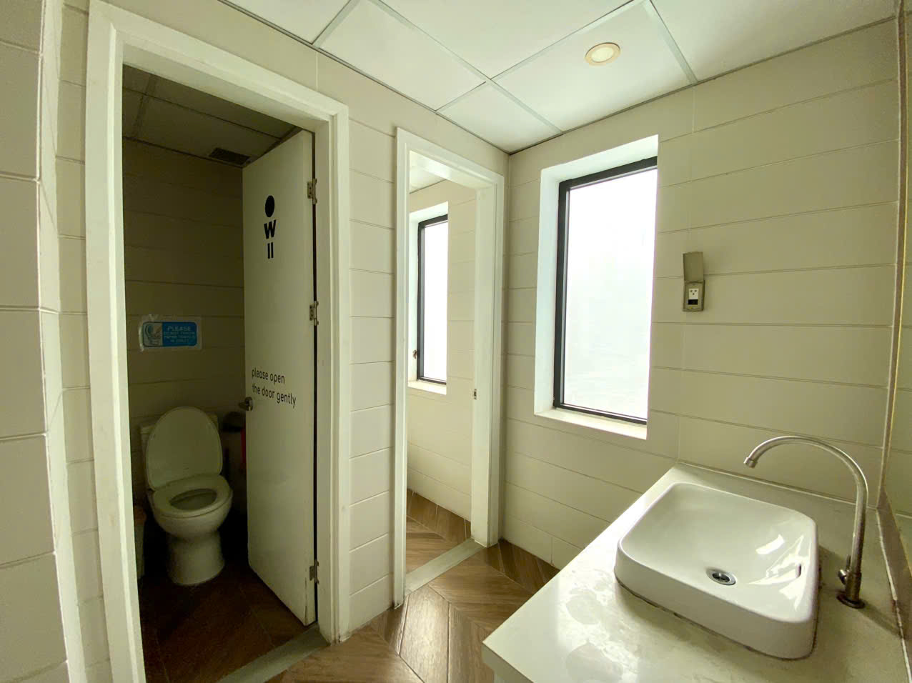 Cho thuê tòa nhà mặt tiền đường Tân Phú, Nam Thông Phú Mỹ Hưng, Quận 7 xây 8 tầng, thang máy – 324m2 4