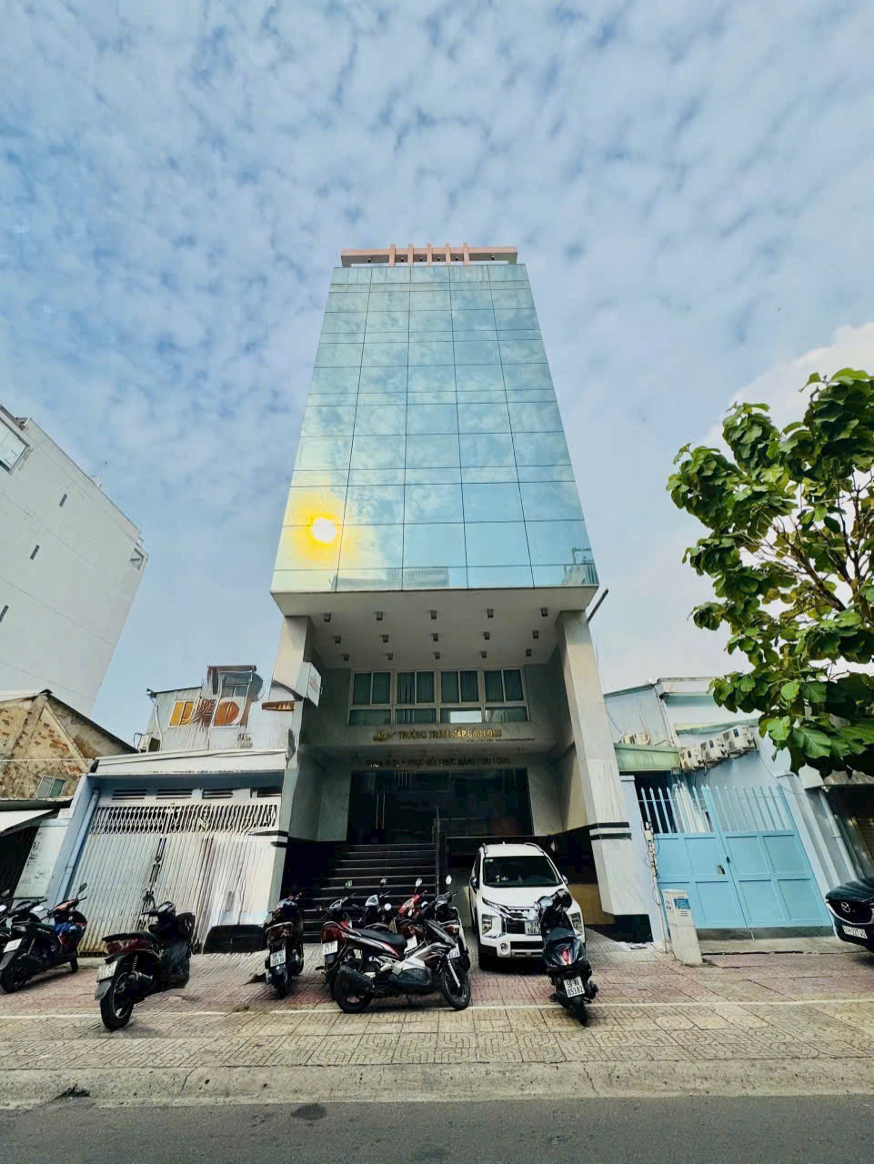 Selling the building in front of Tran Hung Dao in District 5 with basement + 8 floors of new vacant house – 146.2m2