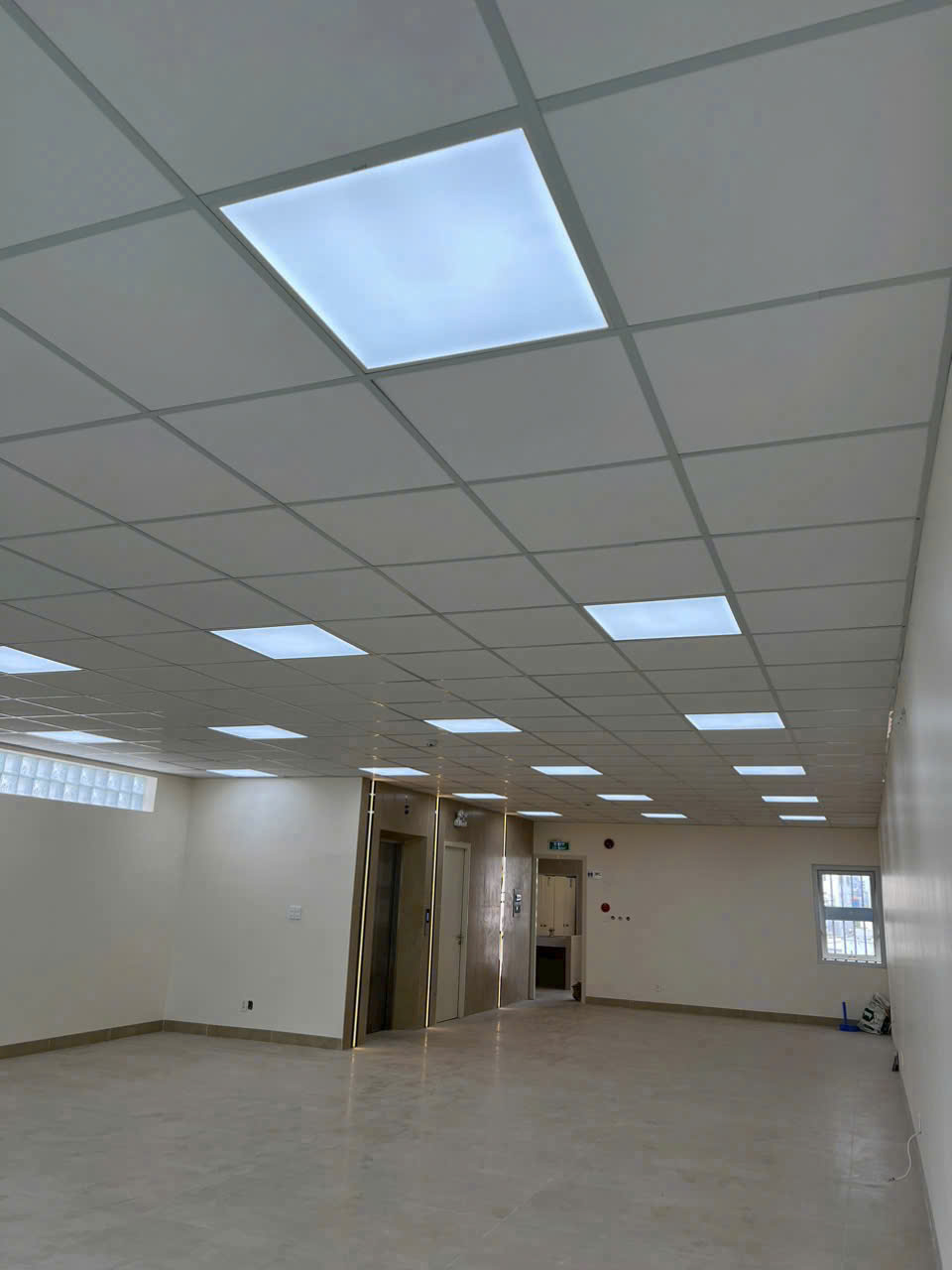 Cho thuê tòa nhà văn phòng đường số 15 Phường Tân Hưng, Quận 7 xây 7 tầng có hầm gần chợ – 144m2 2