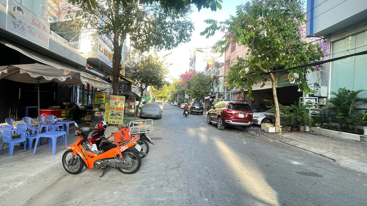 Office building for sale at No. 40, Street 85, Tan Quy Ward, District 7 with 8 floors, elevator, for rent 180 million/month 3