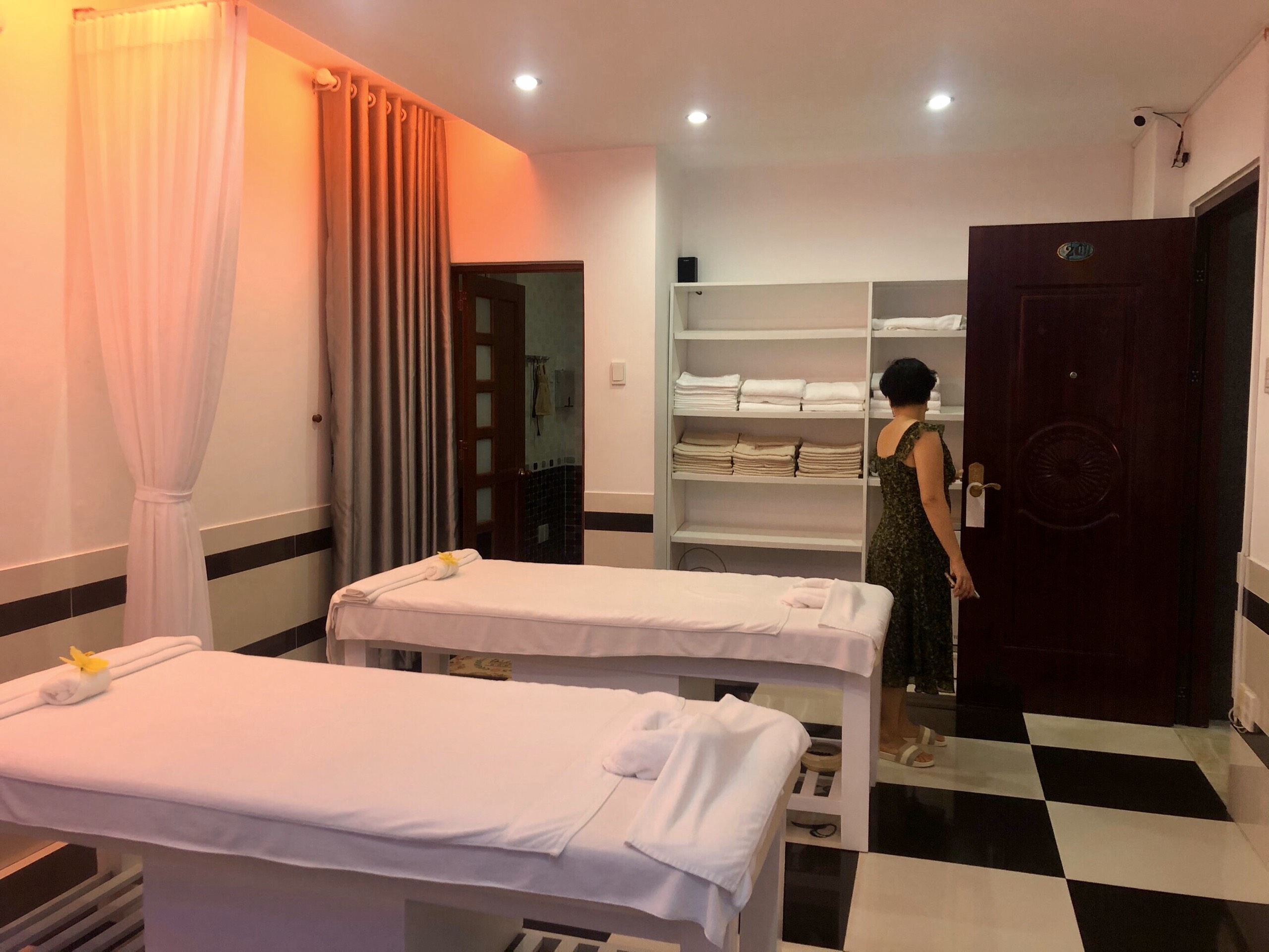For Lease Diamond Spa Town House In 4 Hung Gia PMH  3