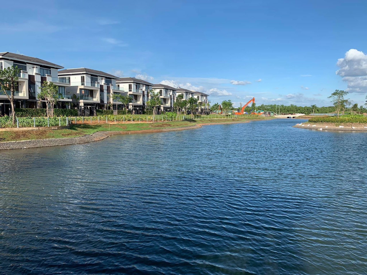 Cần Cho Thuê Nhà Phố Vườn LaViLa Kiến Á - Nguyễn Hữu Thọ 2